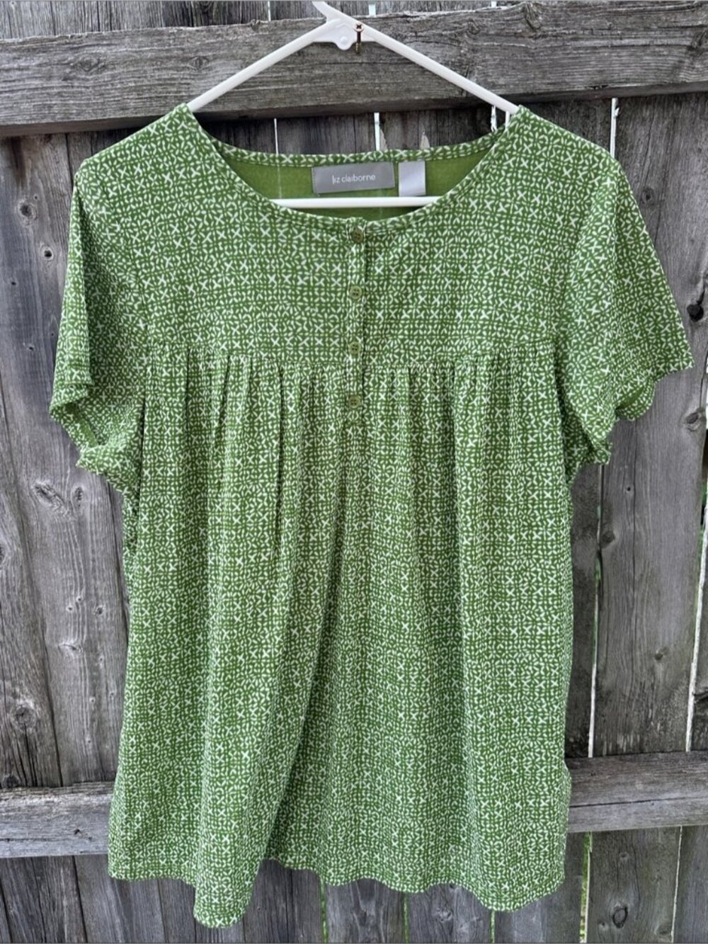 Liz Claiborne Green Buttoned Blouse with Short Sleeves